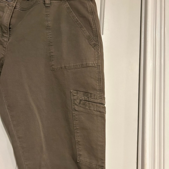 J.Crew city fit comfortable size 10 tan cargo style pants - 6 pockets. - Picture 8 of 15